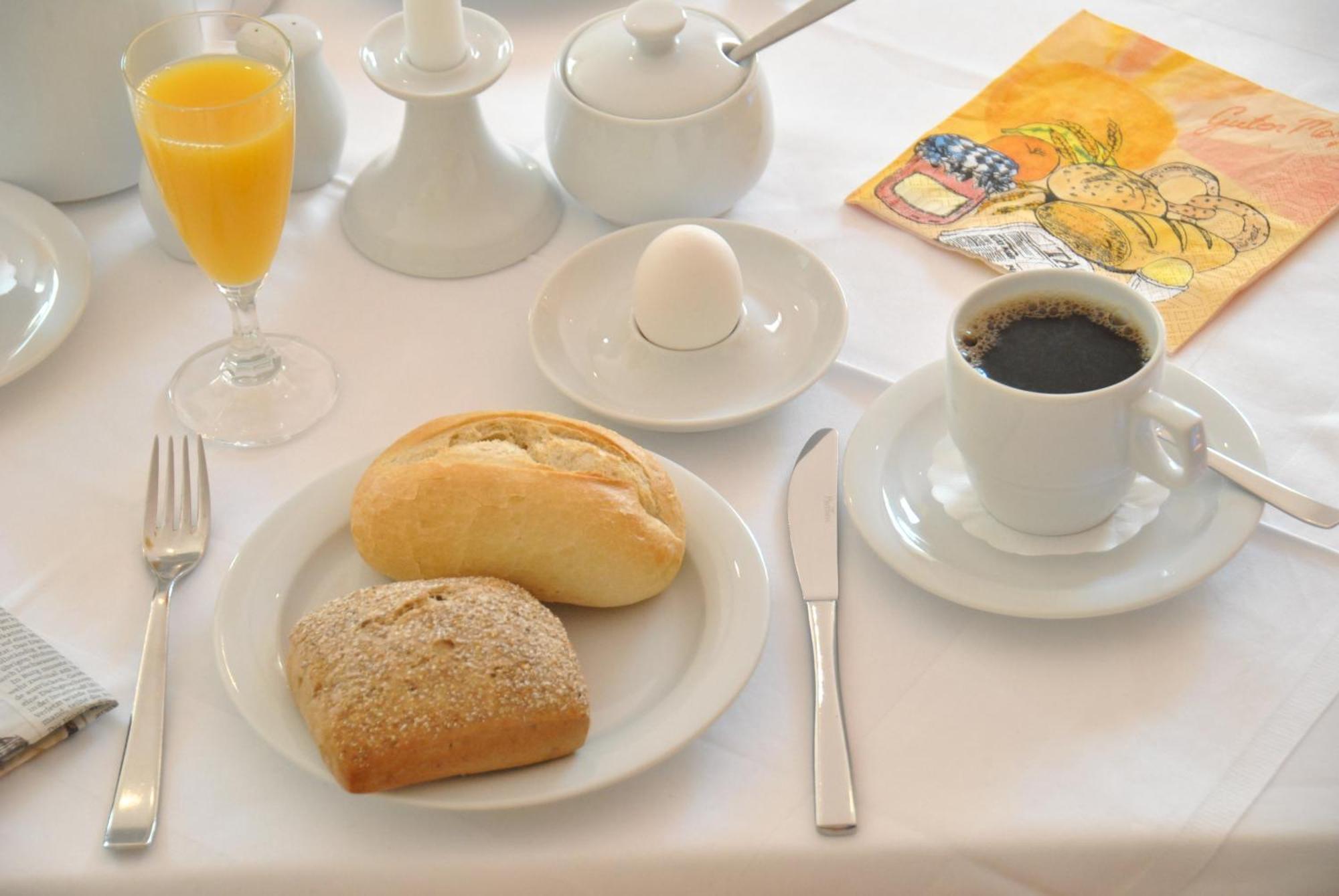 הלברשטאדט Hotel Ambiente מראה חיצוני תמונה