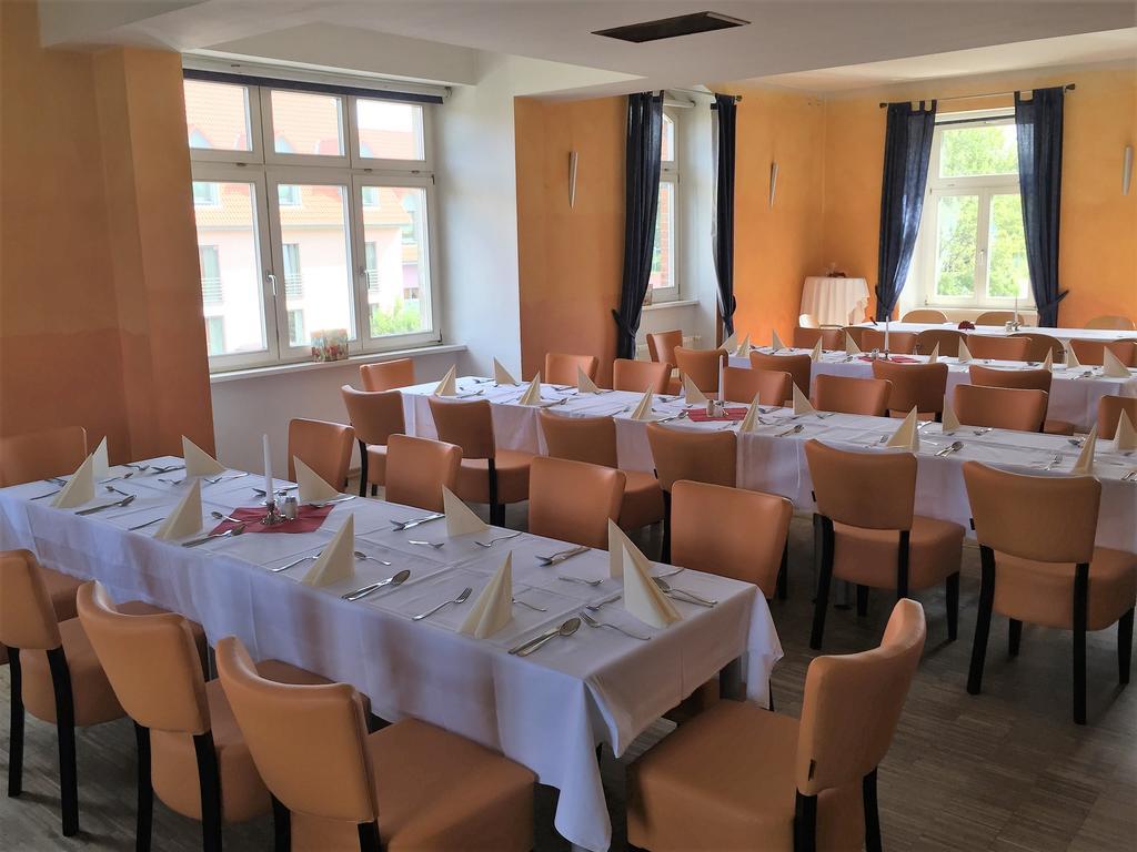 הלברשטאדט Hotel Ambiente מראה חיצוני תמונה