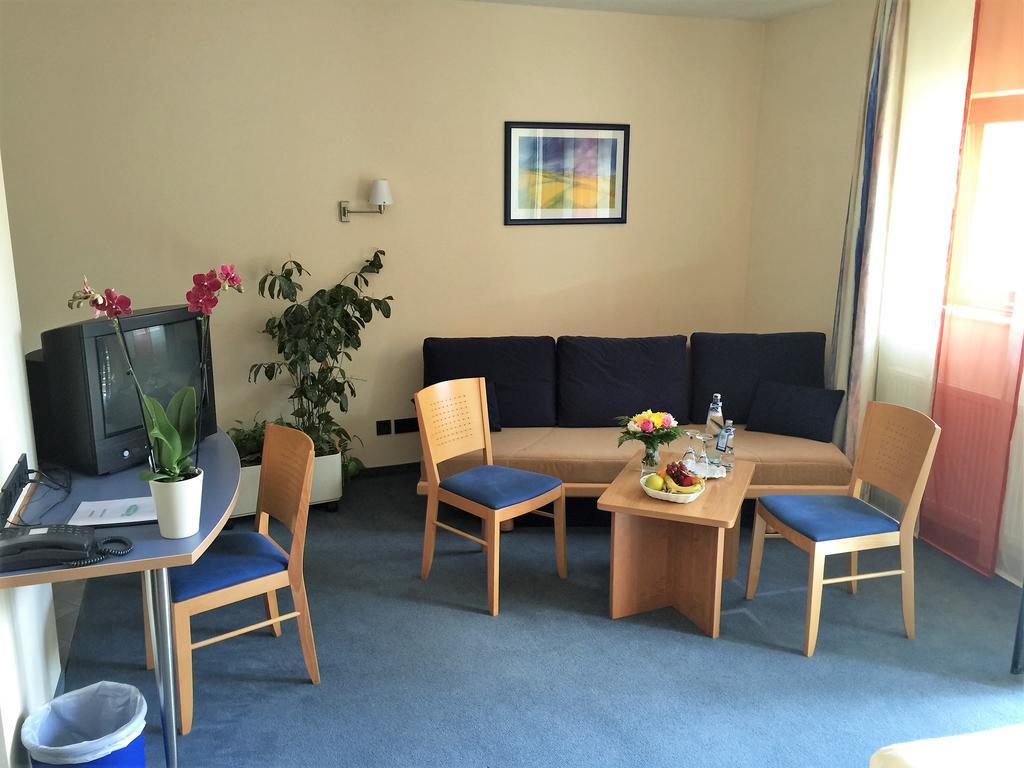 הלברשטאדט Hotel Ambiente מראה חיצוני תמונה
