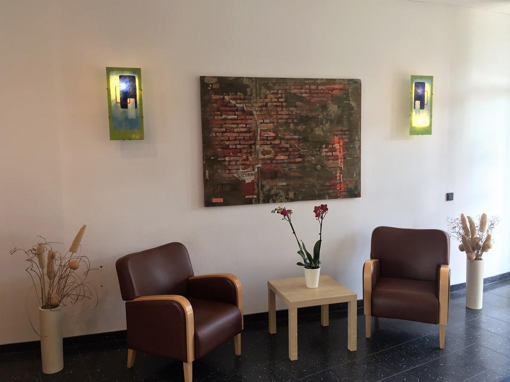 הלברשטאדט Hotel Ambiente מראה חיצוני תמונה