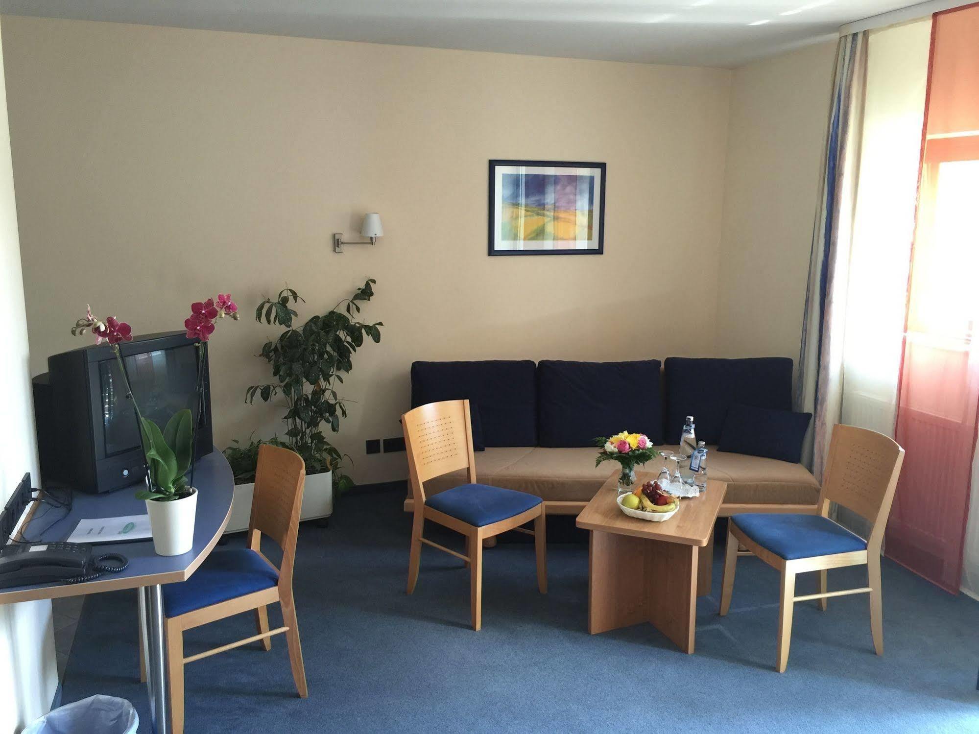 הלברשטאדט Hotel Ambiente מראה חיצוני תמונה